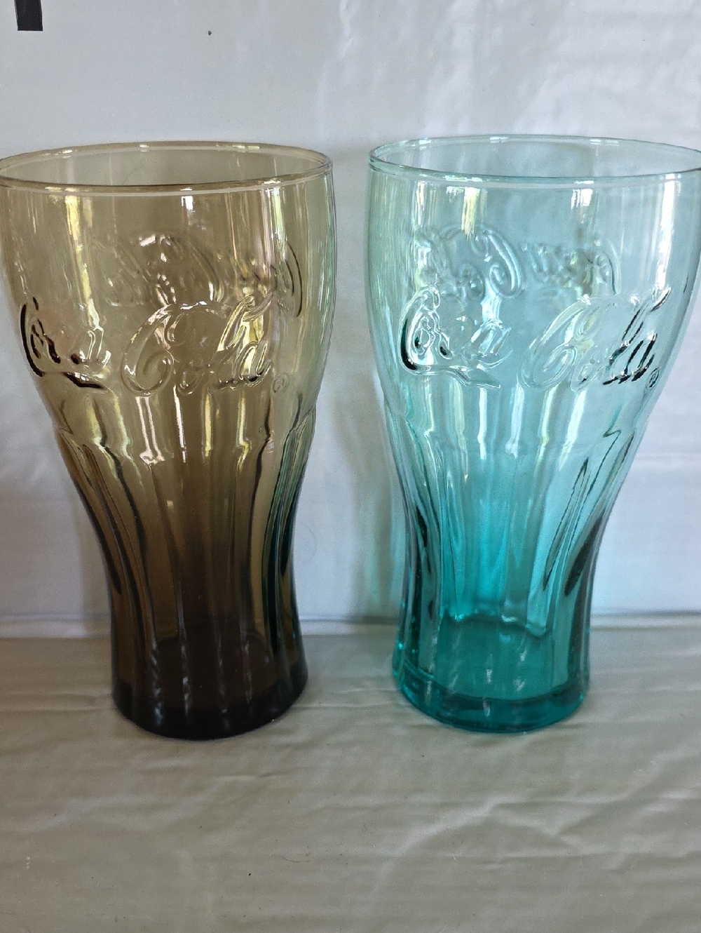 Set Of 2 Coca-Cola Reg. Trademarked Glasses In Brown & Aqua Like New 16oz